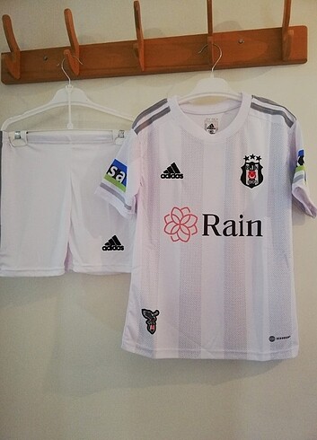 Beşiktaş yeni sezon forması alt üst takım 