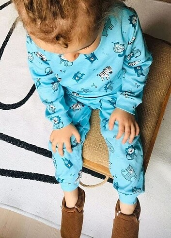 Diğer Desenli pijama takımı pamuk kumaş dan imal edilmiştir