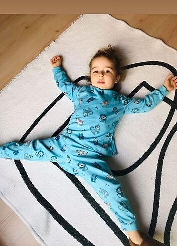 Diğer Desenli pijama takımı pamuk kumaş dan imal edilmiştir