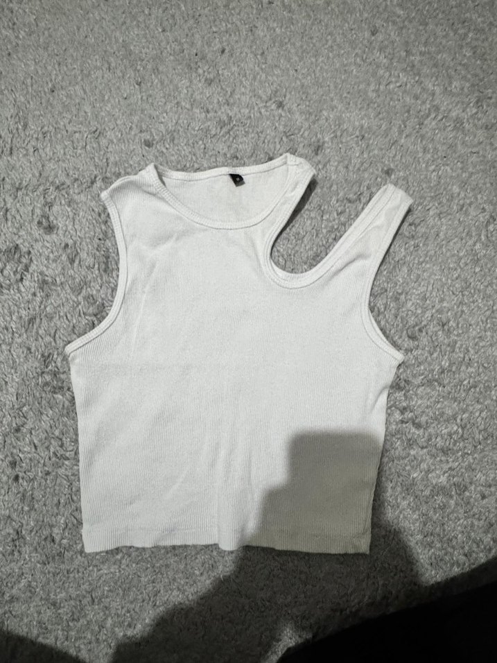 Beyaz Asimetrik Kesim Pamuklu Kadın Atlet - Görsel 2