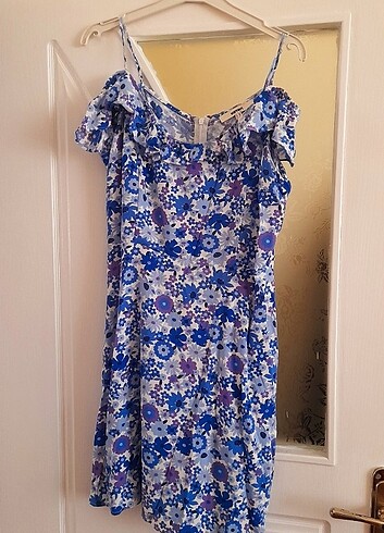 Mavi çiçekli kısa elbise