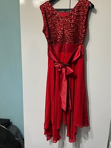 Şık pullu arkası fiyonklu kırmızı abiye elbise - Görsel 2