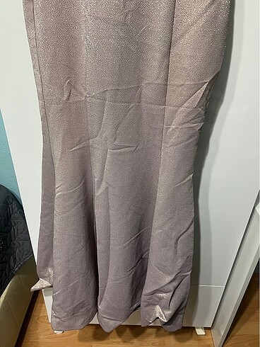 3 çeşit kol şekliyle kullanabileceğiniz çok şık uzun abiye - Görsel 3