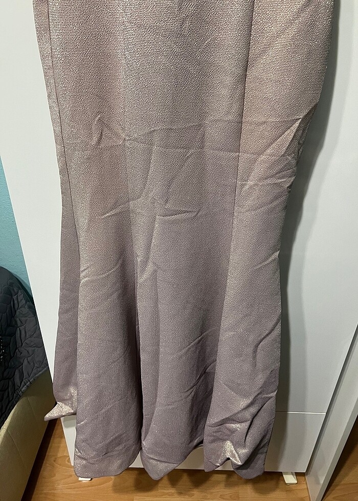 3 çeşit kol şekliyle kullanabileceğiniz çok şık uzun abiye - Görsel 3