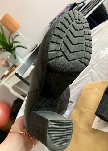 Kadın Siyah Deri Çizme - Görsel 4