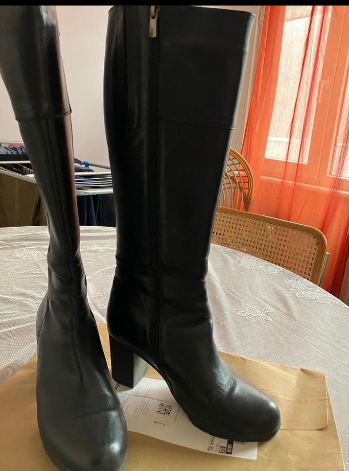 Kadın Siyah Deri Çizme - Görsel 2