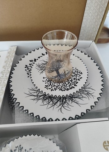 Beyaz Tabak ve Siyah Çay Bardağı Seti Çay takımı - Görsel 3