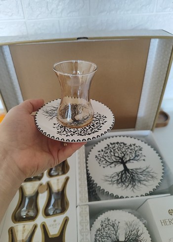 Beyaz Tabak ve Siyah Çay Bardağı Seti Çay takımı - Görsel 2