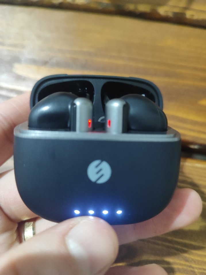 Siyah Kablosuz Kulaklık ve Şarj Kablosu - Görsel 5