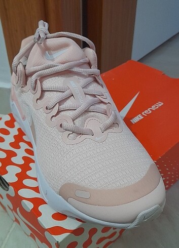 37,5 Beden ten rengi Renk Nike renew orijinal kadın ayakkabısı