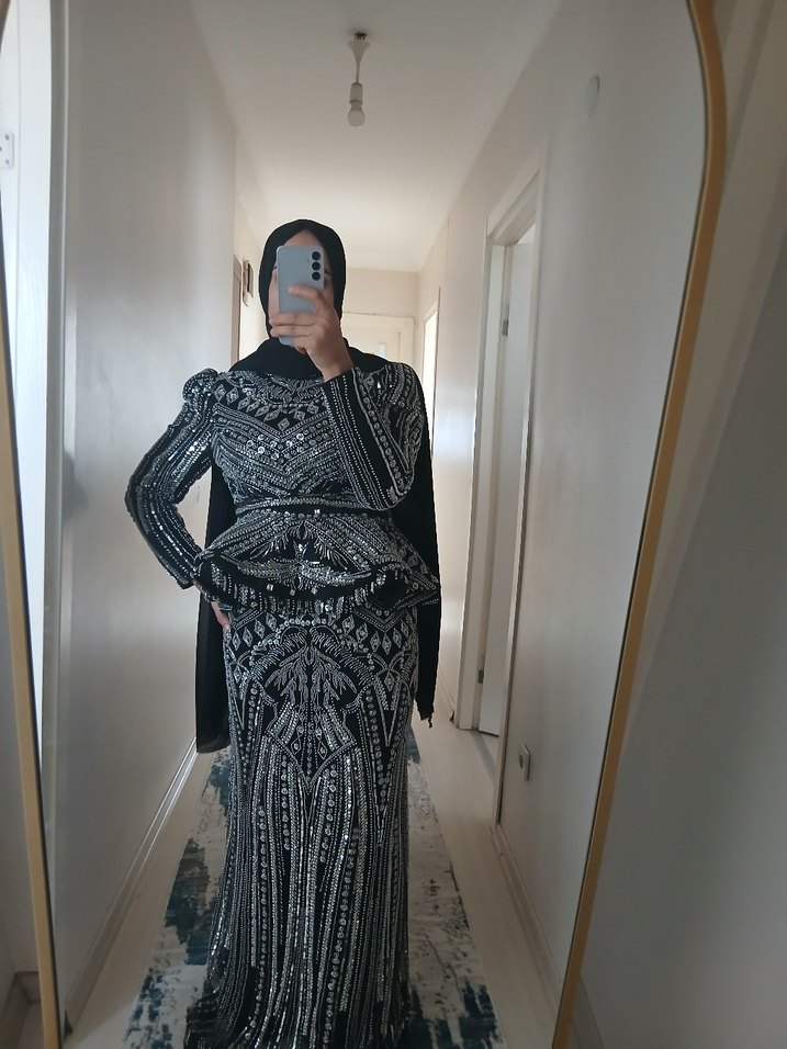 Uzun Siyah Gotik Desenli Kadın Elbise - Görsel 3