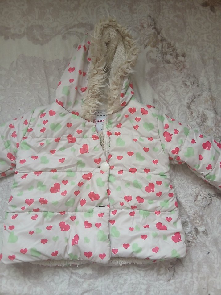 Beyaz Kapüşonlu Kız Çocuk Montu - Görsel 3