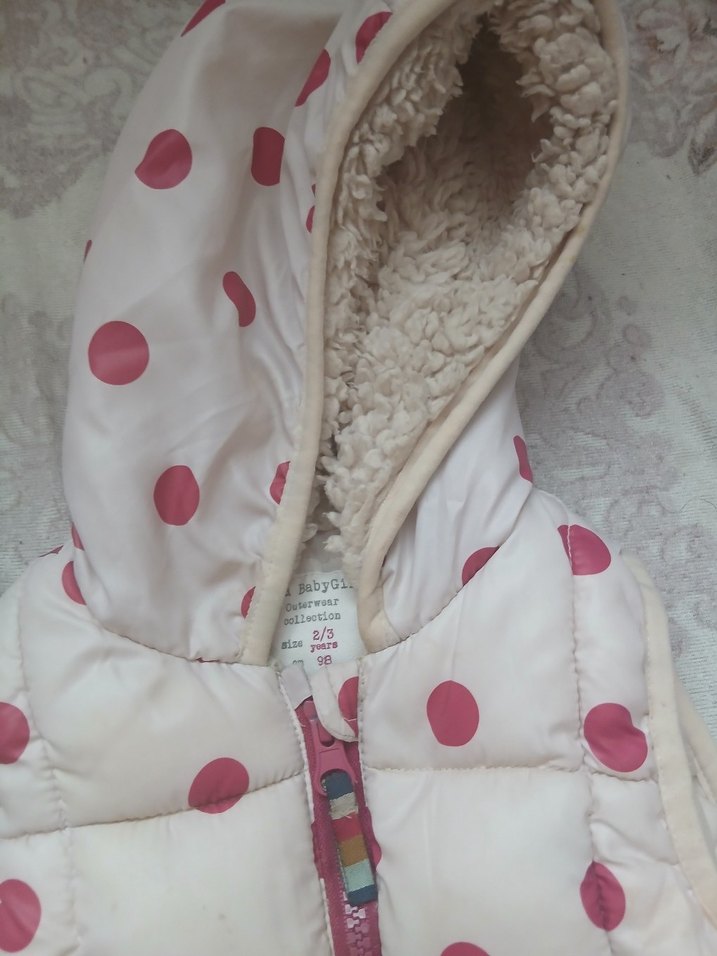 Kız Çocuk Kapüşonlu Puantiyeli Yelek - Görsel 3