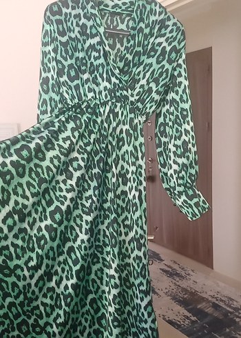 44 Beden yeşil Renk Yeşil Leopar Desenli Uzun Elbise
