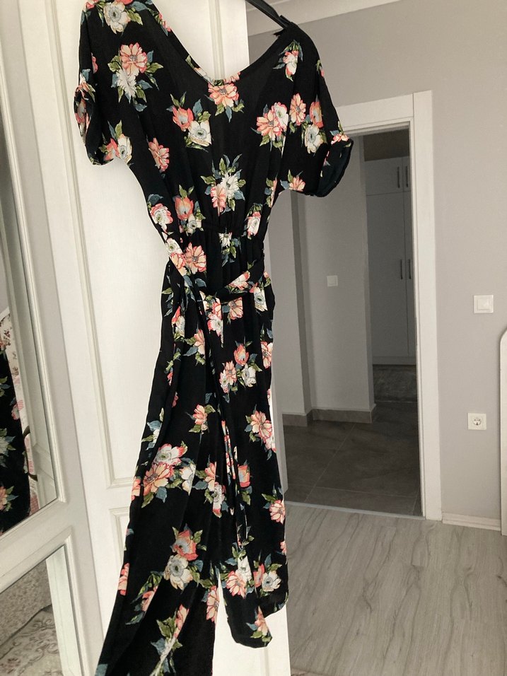 V Yaka Çiçekli tulum - Görsel 3