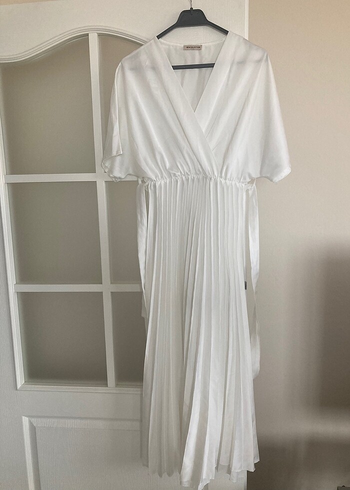 Pileli beyaz elbise kuşaklı - Görsel 4