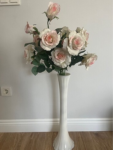 vazo ve çiçekler