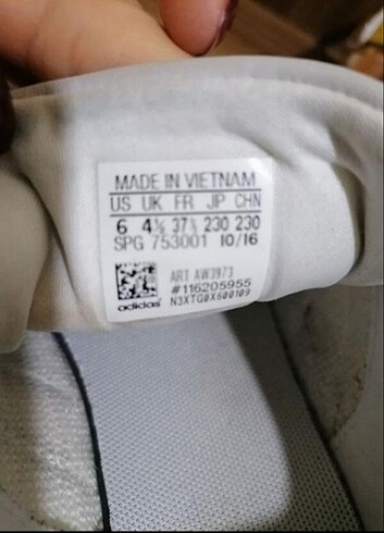 37,5 Beden beyaz Renk Adidas ayakkabi