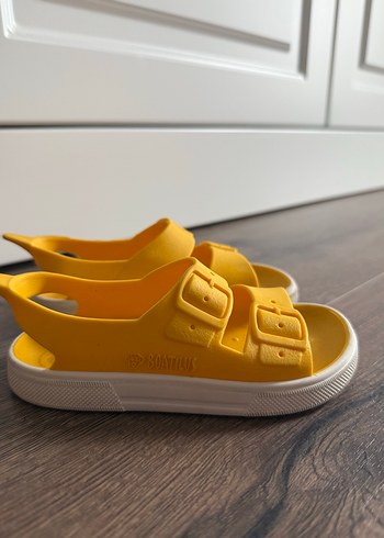 Kız Çocuk Sarı Kayışlı Terlik - Görsel 3