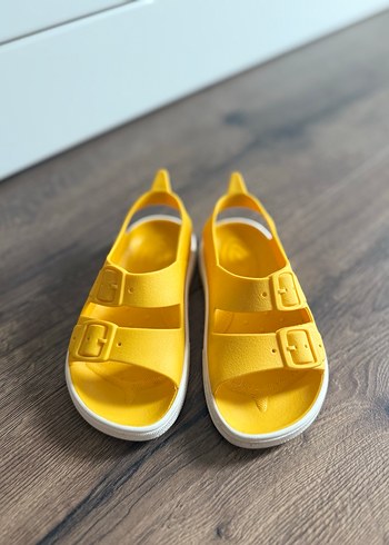 Kız Çocuk Sarı Kayışlı Terlik - Görsel 2