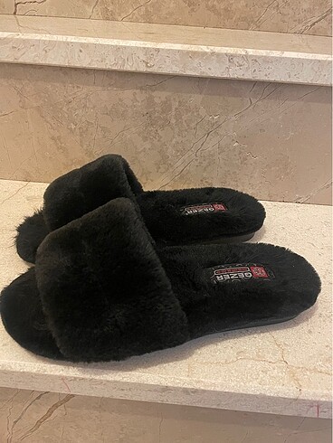 Gezer Gezer siyah peluş terlik