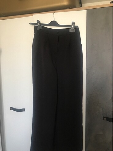 Geniş paça siyah pantolon