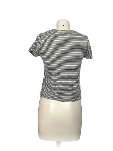 m Beden Pull and Bear T-shirt %70 İndirimli.