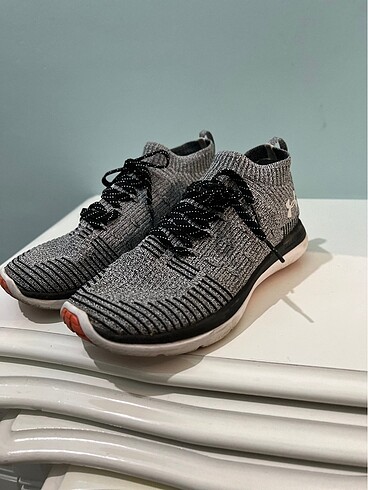 Kadın Under Armour ayakkabı