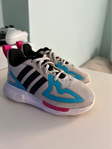 24 numara Adidas ayakkabı