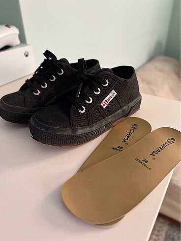 26 Beden siyah Renk Orjinal superga 26 numara