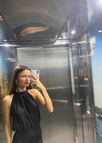 Siyah sırtı açık Elbise