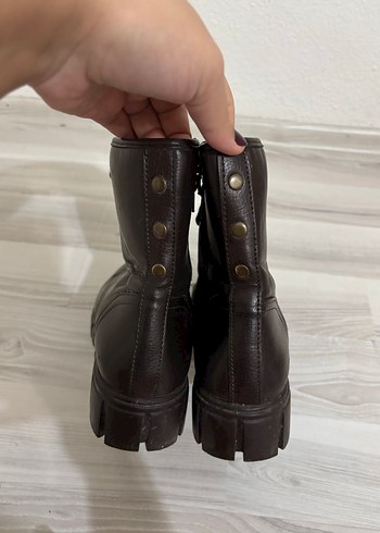 Kahverengi Deri Kadın Bot - Görsel 6