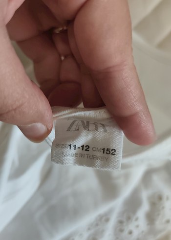 Kız Çocuk Beyaz Dantel Detaylı V Yakalı Bluz - Görsel 5