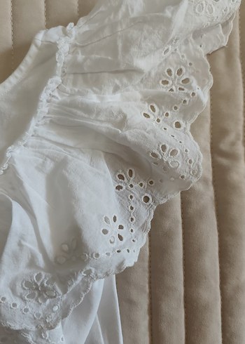 Kız Çocuk Beyaz Dantel Detaylı V Yakalı Bluz - Görsel 2