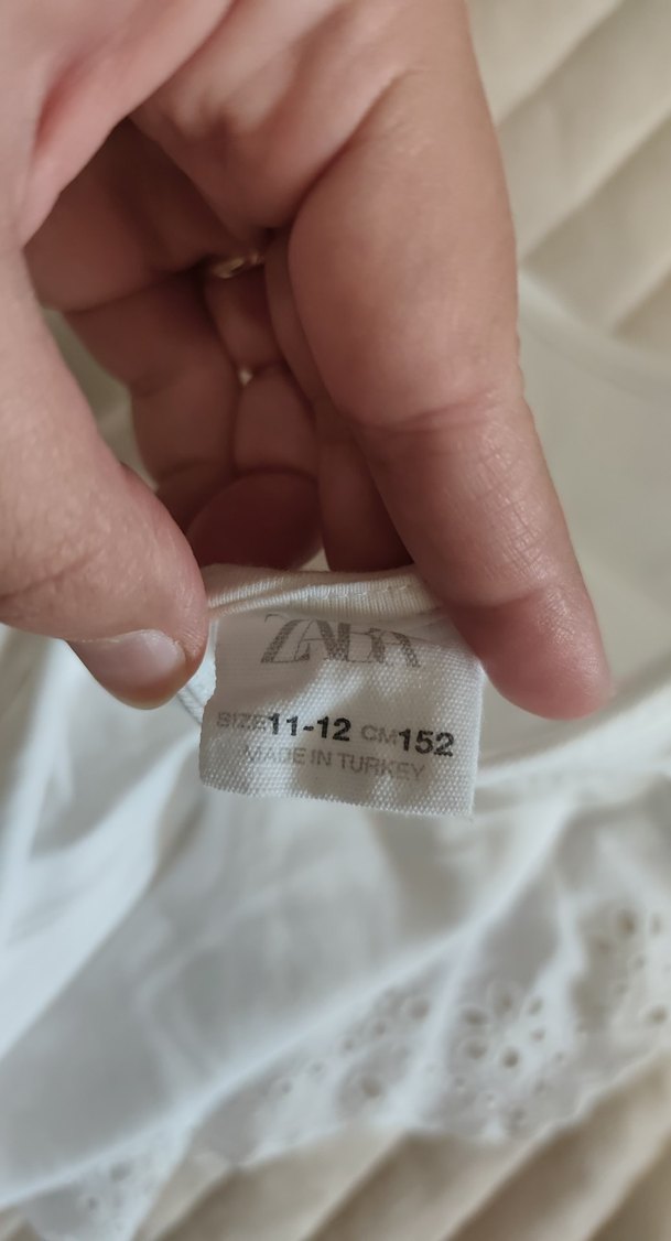 Kız Çocuk Beyaz Dantel Detaylı V Yakalı Bluz - Görsel 5