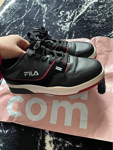 37 Beden Orijinal bir Fila spor ayakkabı