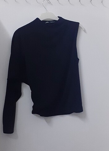 Zara ZARA TEK KOL SİYAH BLUZ