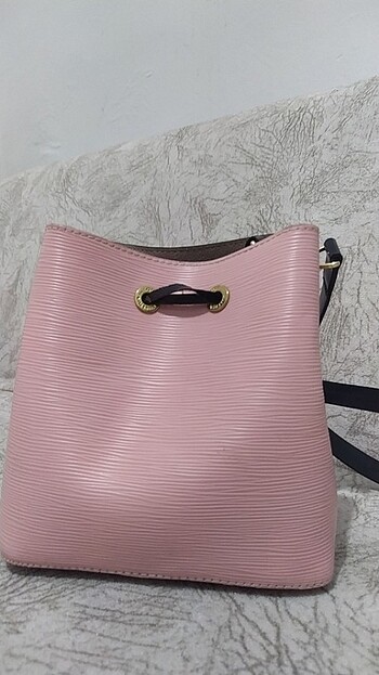 Louis Vuitton LOUİS VUİTTON NEONOE EMPREİNTE PUDRA PEMBESİ Kol Çantası