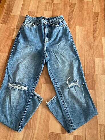 Yırtık pantalon