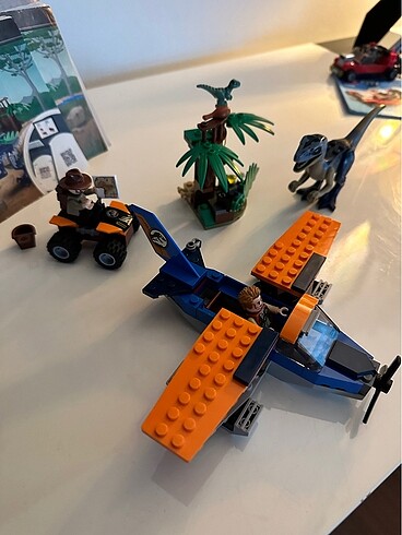  Beden LEGO® Jurassic World Velociraptor Uçakla Kurtarma Görevi 75942 Y