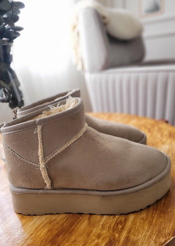 ugg sıfırBej Süet Kadın Topuklu Kürklü Bot - Görsel 2