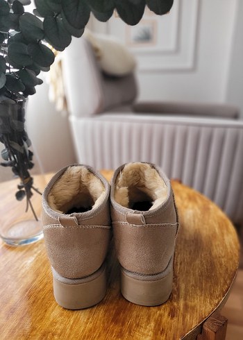 ugg sıfırBej Süet Kadın Topuklu Kürklü Bot - Görsel 3
