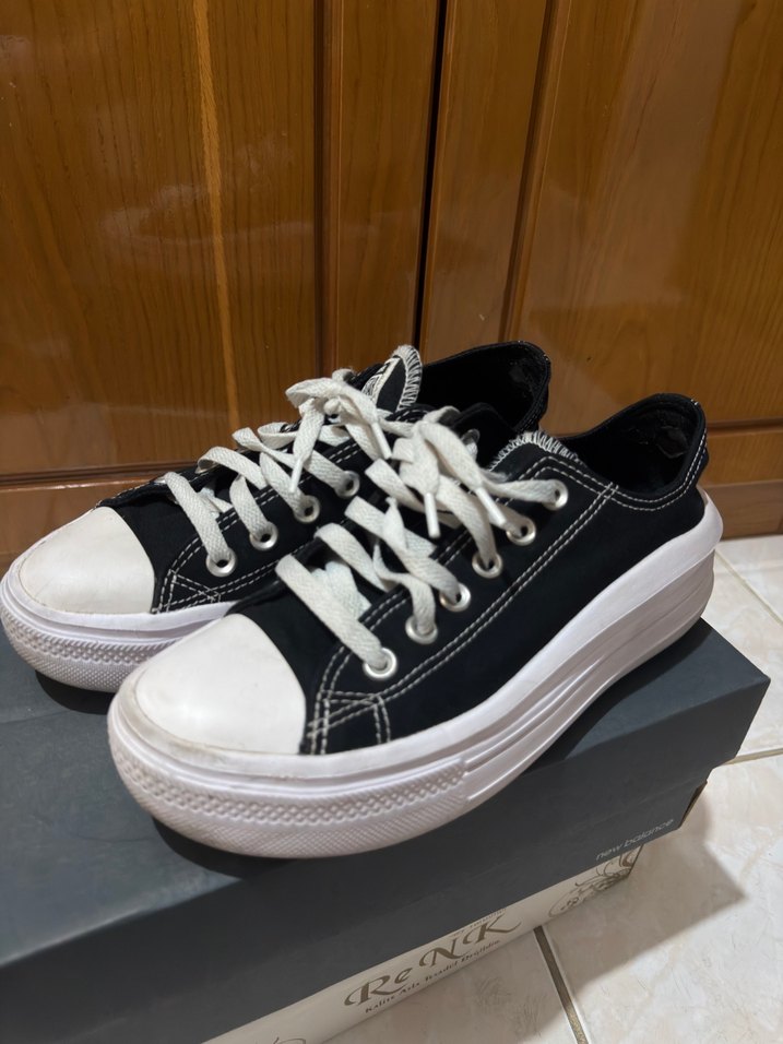 Siyah Beyaz Düz Tabanlı Kadın Spor Ayakkabı - Görsel 3