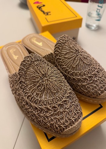 Nakışlı ve Boncuklu Bej Kadın Terlik hiç giyilmedi - Görsel 2