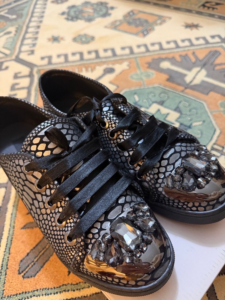 Yılan Desenli Parlak Siyah Kadın Spor Ayakkabı - Görsel 3