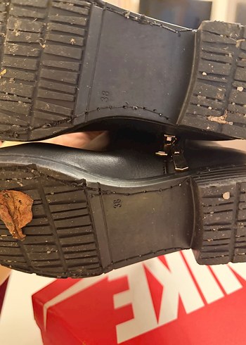 Siyah Deri Tokalı Topuklu Kadın Botu - Görsel 4