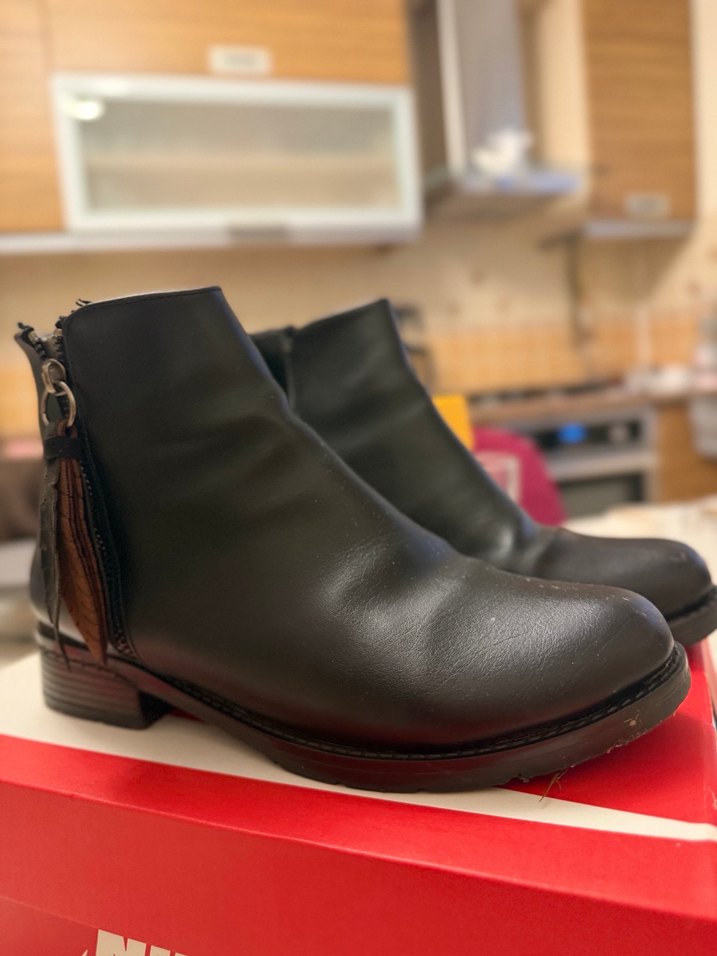 Siyah Deri Tokalı Topuklu Kadın Botu - Görsel 2