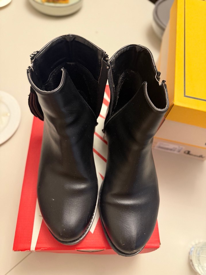 Siyah Deri Tokalı Topuklu Kadın Botu - Görsel 3