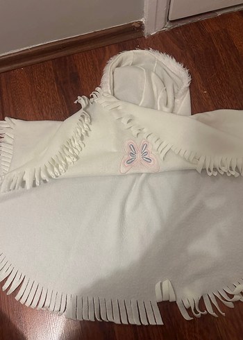 Kız Çocuk Beyaz Kapüşonlu Püsküllü Panço - Görsel 4