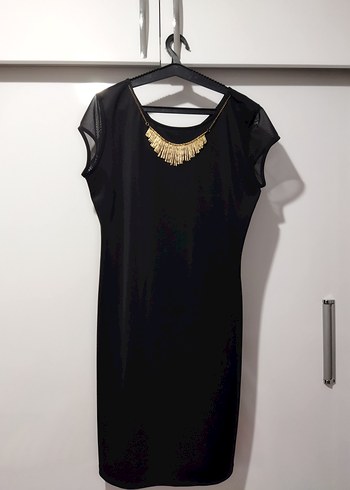 Siyah Kısa Kollu Kolye Detaylı Elbise - Görsel 3